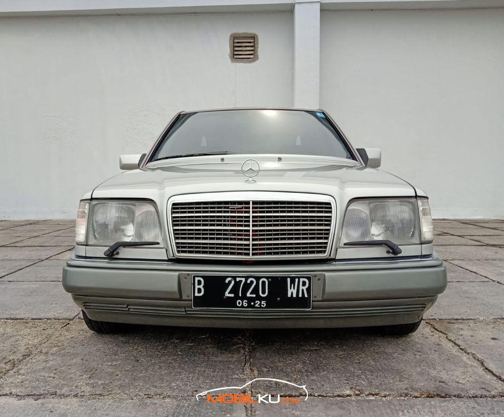 Mobil Mercedes-Benz E-Class 1995