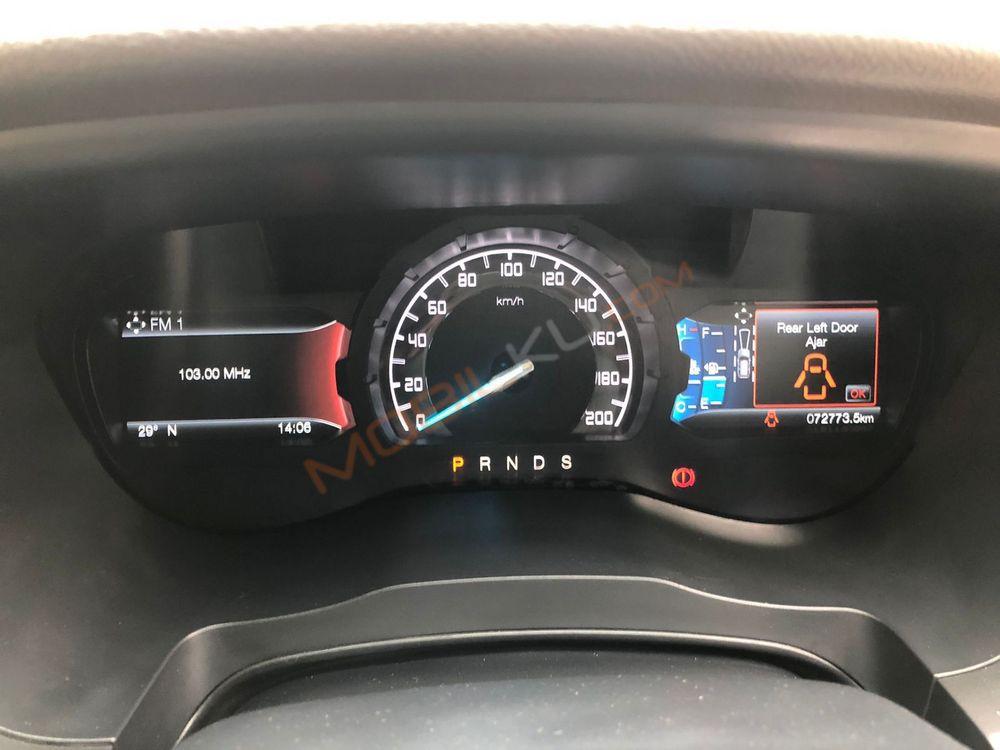 Mobil Ford Everest 2015