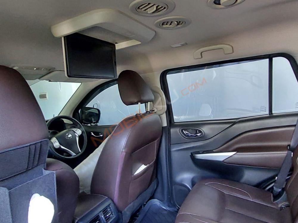 Mobil Nissan Terra 2019