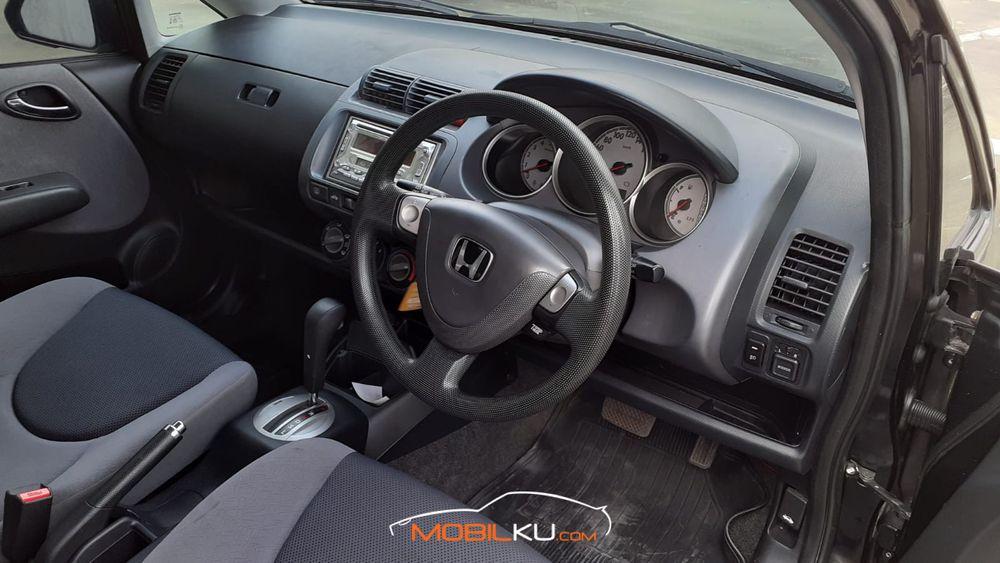 Mobil Honda Jazz 2006