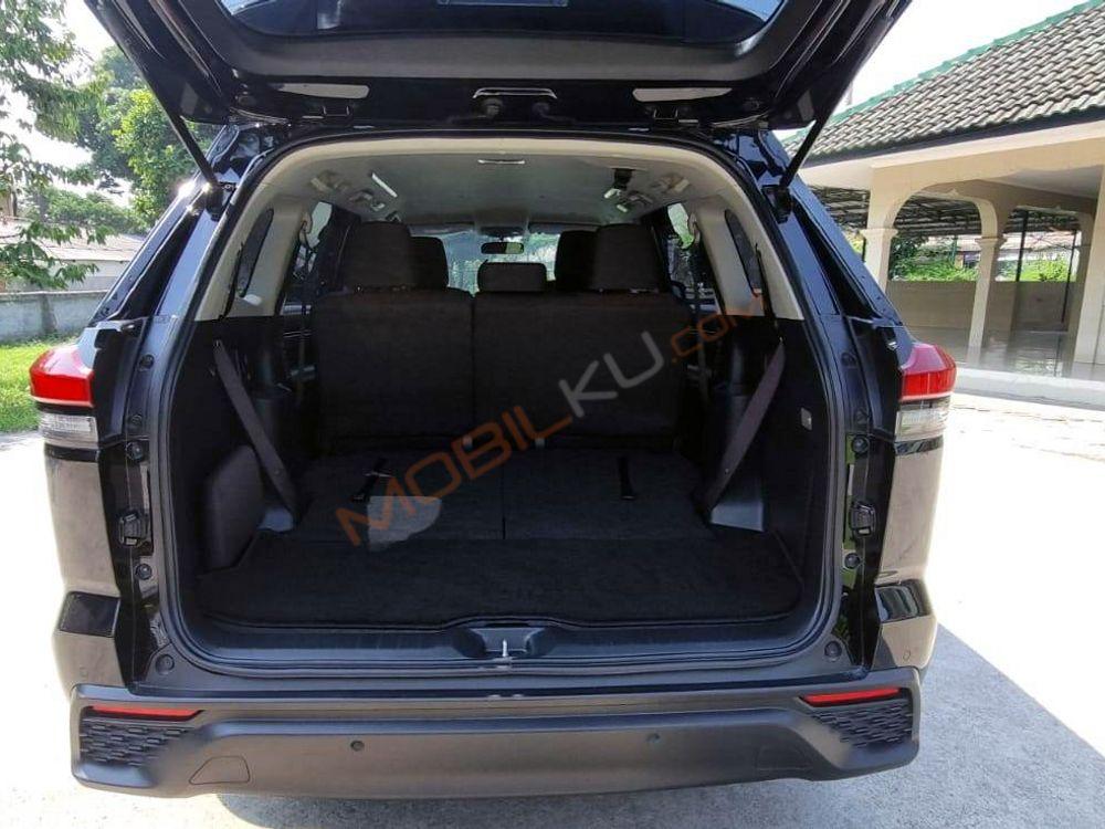 Mobil Toyota Kijang Innova Zenix 2023