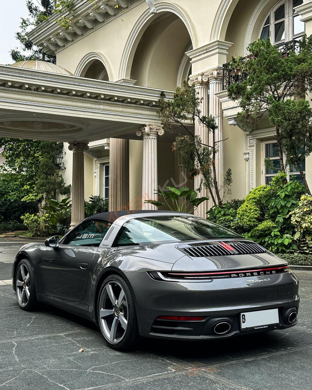 Mobil Porsche 911 2022