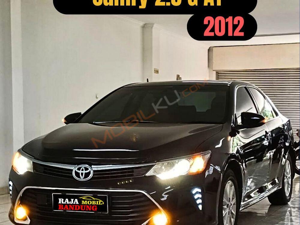 Mobil Toyota Camry 2012