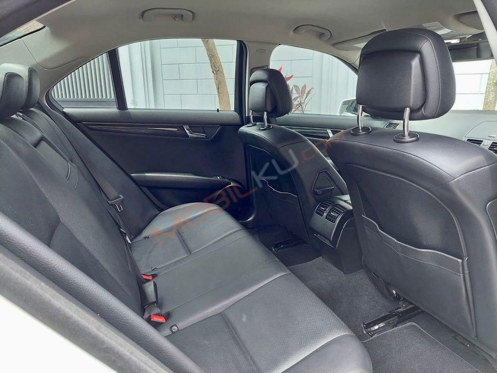 Mobil Mercedes-Benz C-Class 2011