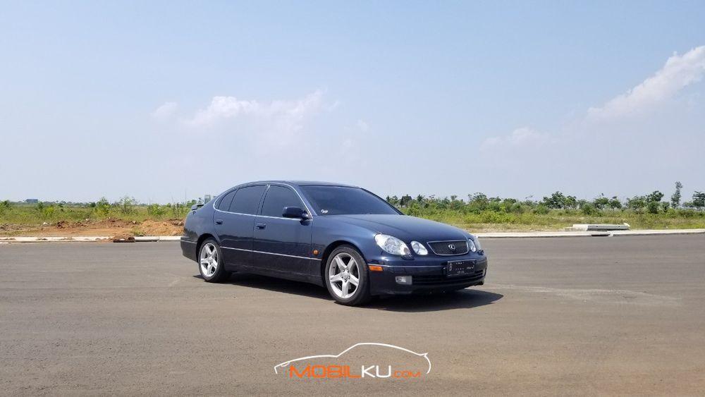 Mobil Lexus GS 2000
