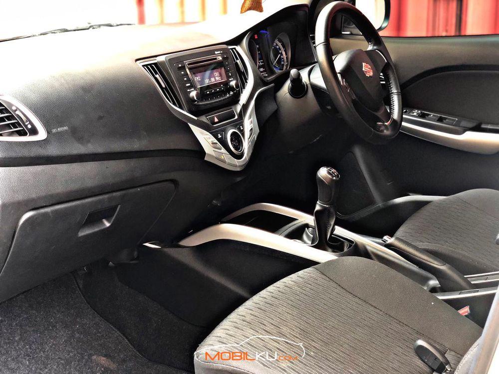 Mobil Suzuki Baleno 2017