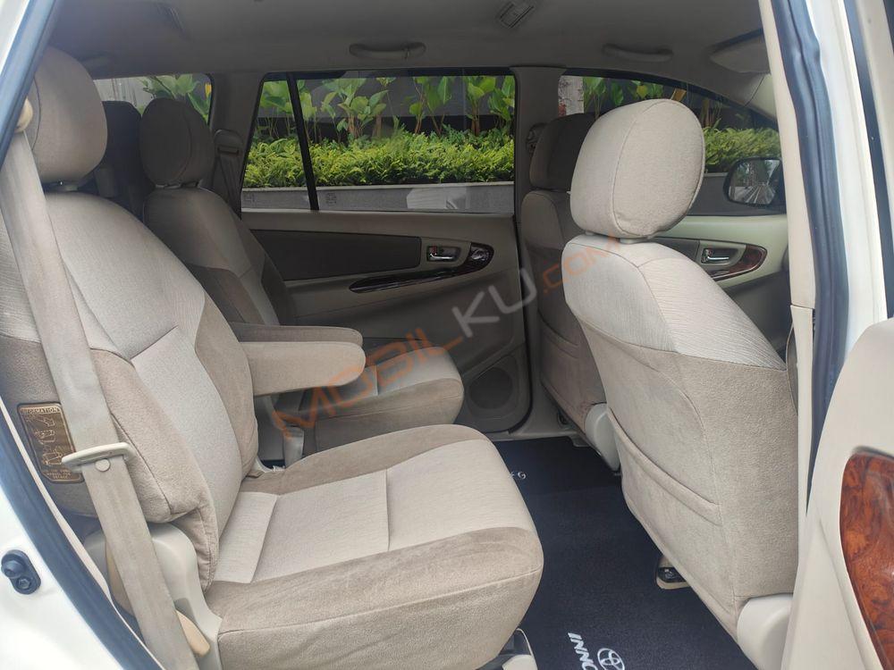 Mobil Toyota Kijang Innova 2015