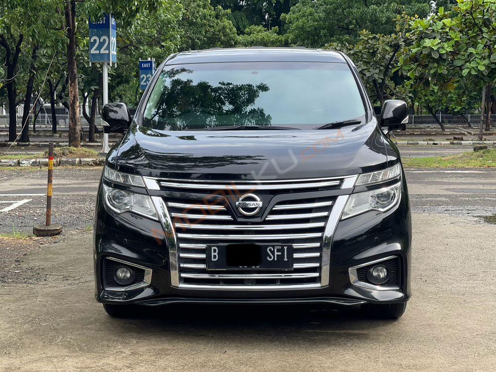 Mobil Nissan Elgrand 2014