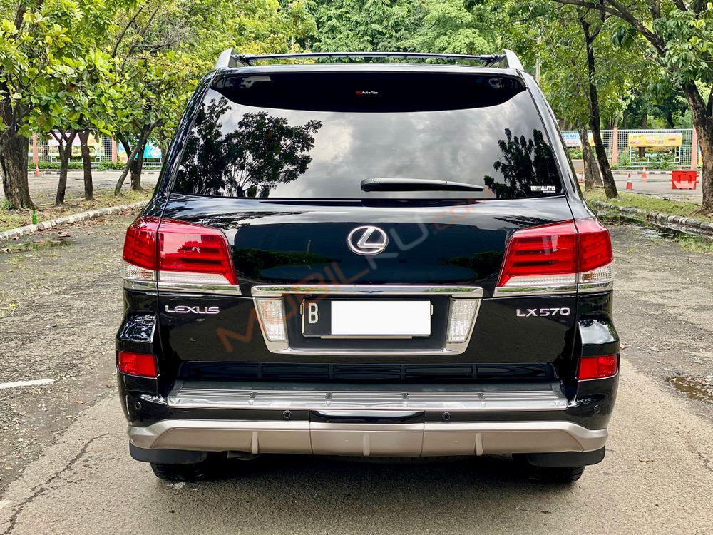 Mobil Lexus LX 2010
