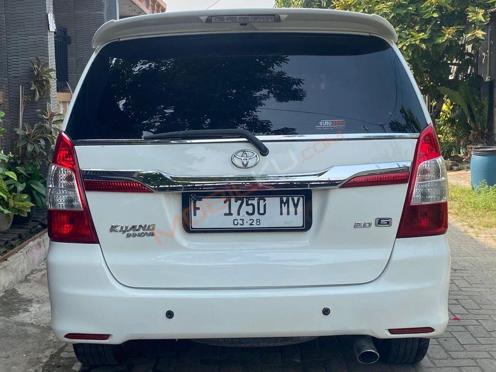 Mobil Toyota Kijang Innova 2005