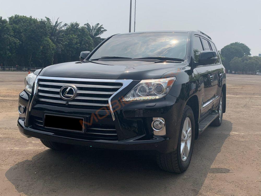Mobil Lexus LX 2012