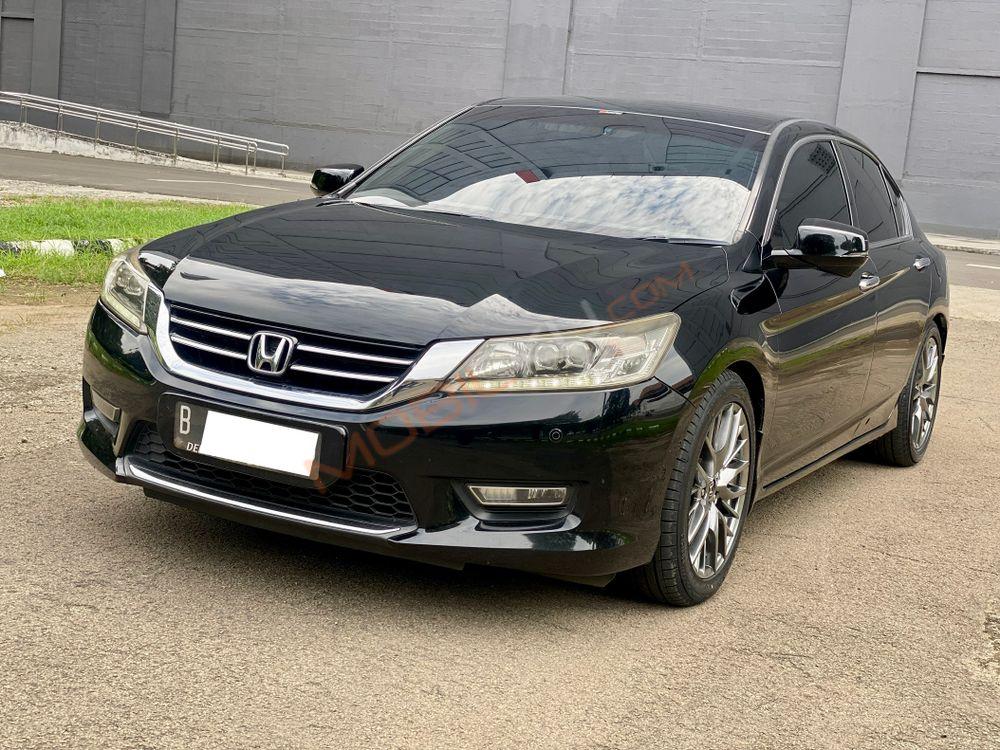 Mobil Honda Accord 2013