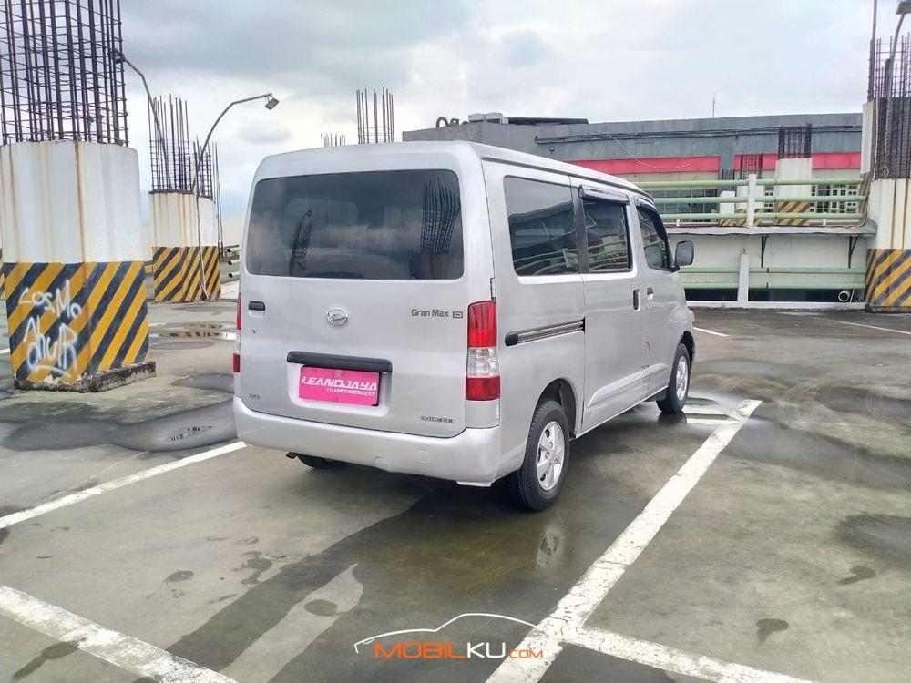 Mobil Daihatsu Gran Max 2014