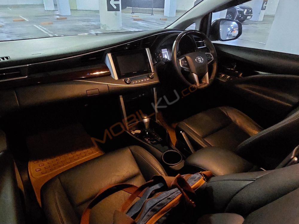 Mobil Toyota Kijang Innova 2018