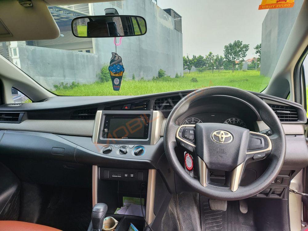 Mobil Toyota Kijang Innova 2016