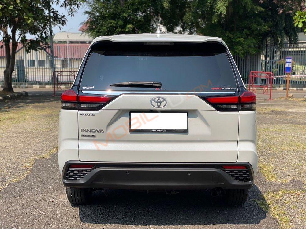Mobil Toyota Kijang Innova 2023