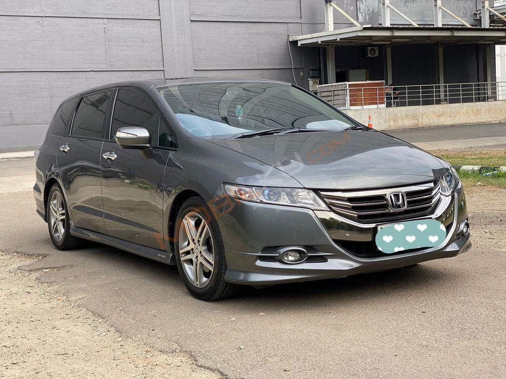 Mobil Honda Odyssey 2012