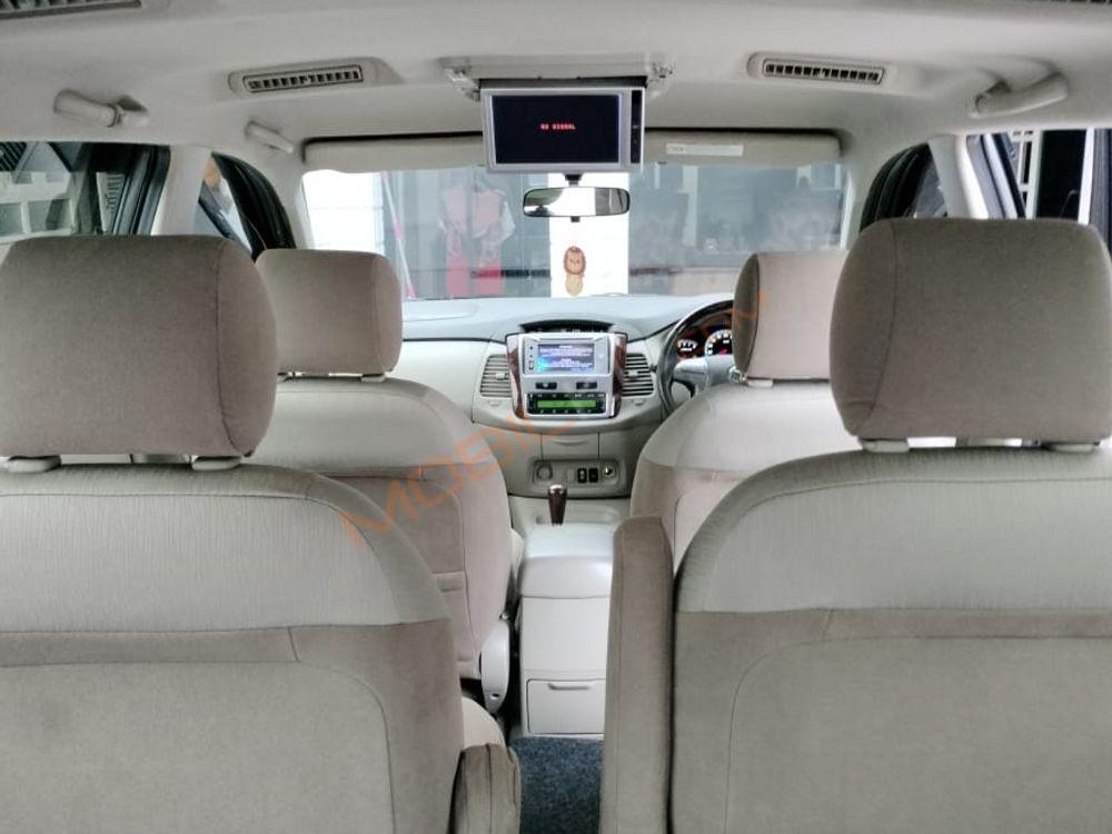 Mobil Toyota Kijang Innova 2014