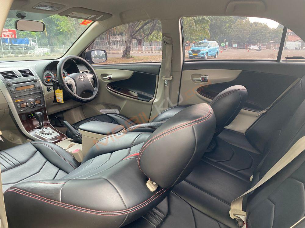 Mobil Toyota Corolla 2011