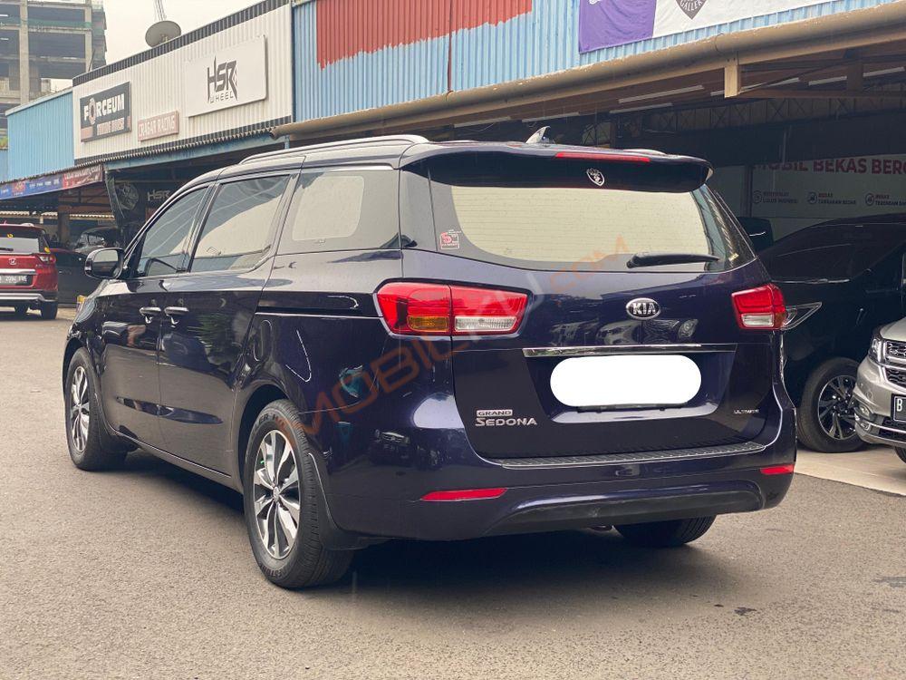 Mobil Kia Sedona 2017