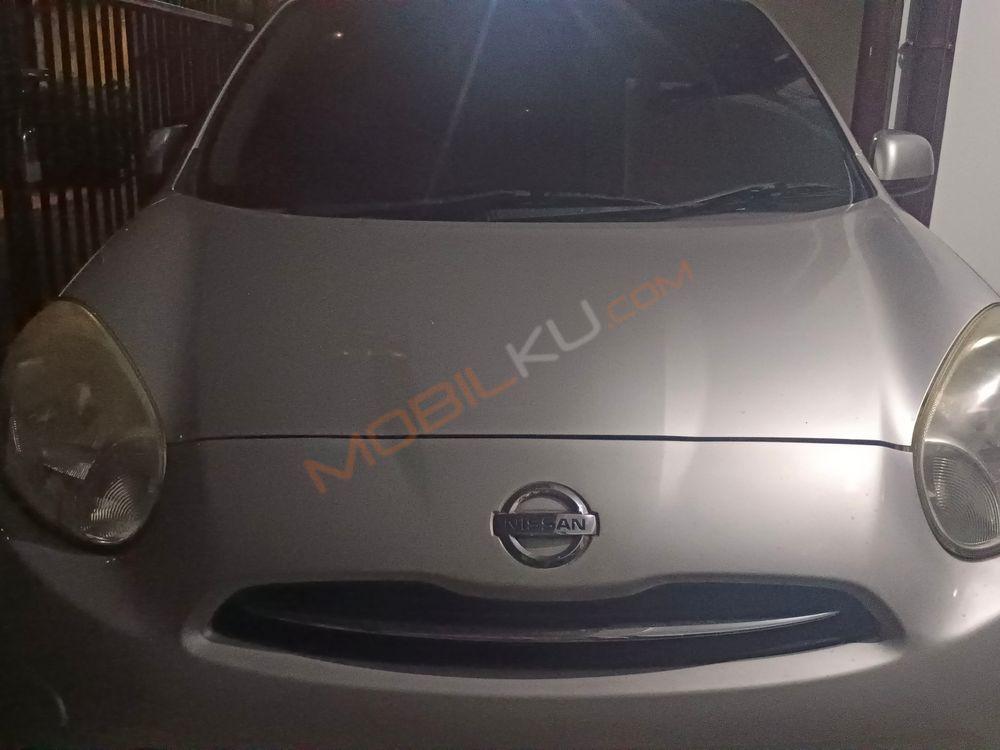 Mobil Nissan March 2011