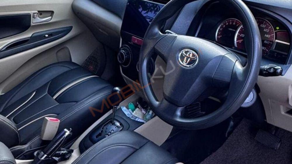 Mobil Toyota Avanza 2013
