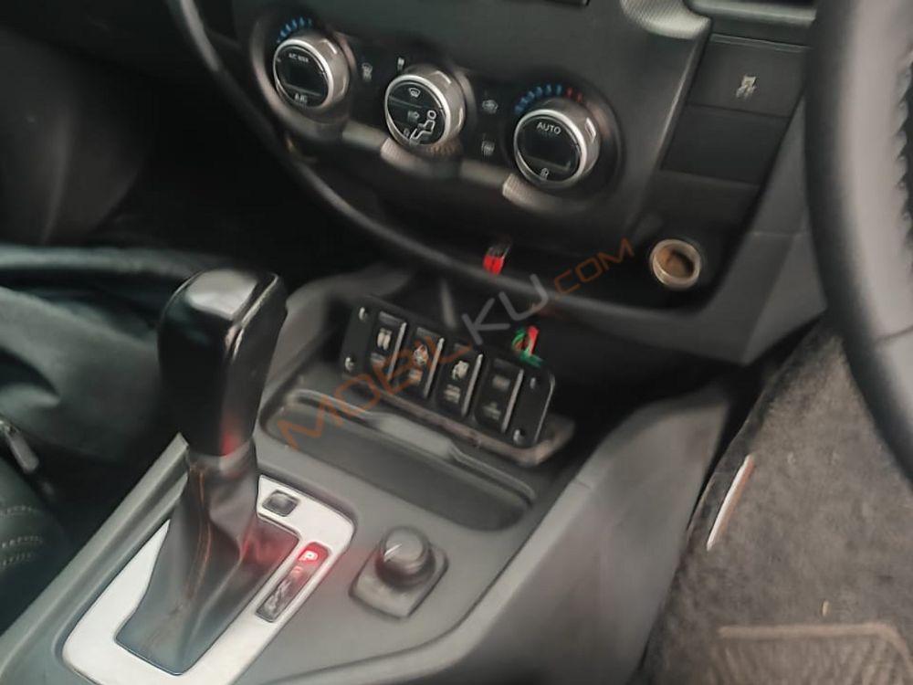 Mobil Ford Ranger 2014