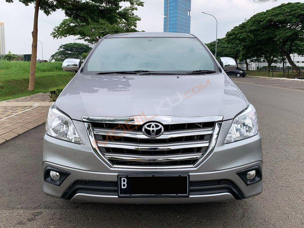 Mobil Toyota Kijang Innova 2015