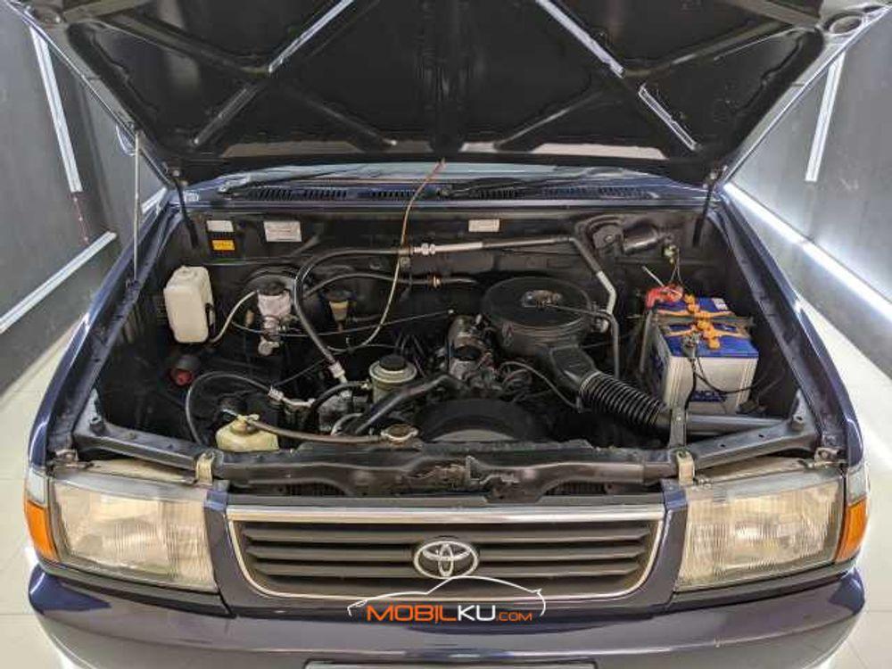 Mobil Toyota Kijang 1997