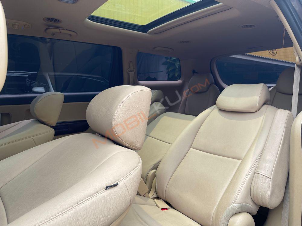 Mobil Kia Sedona 2017