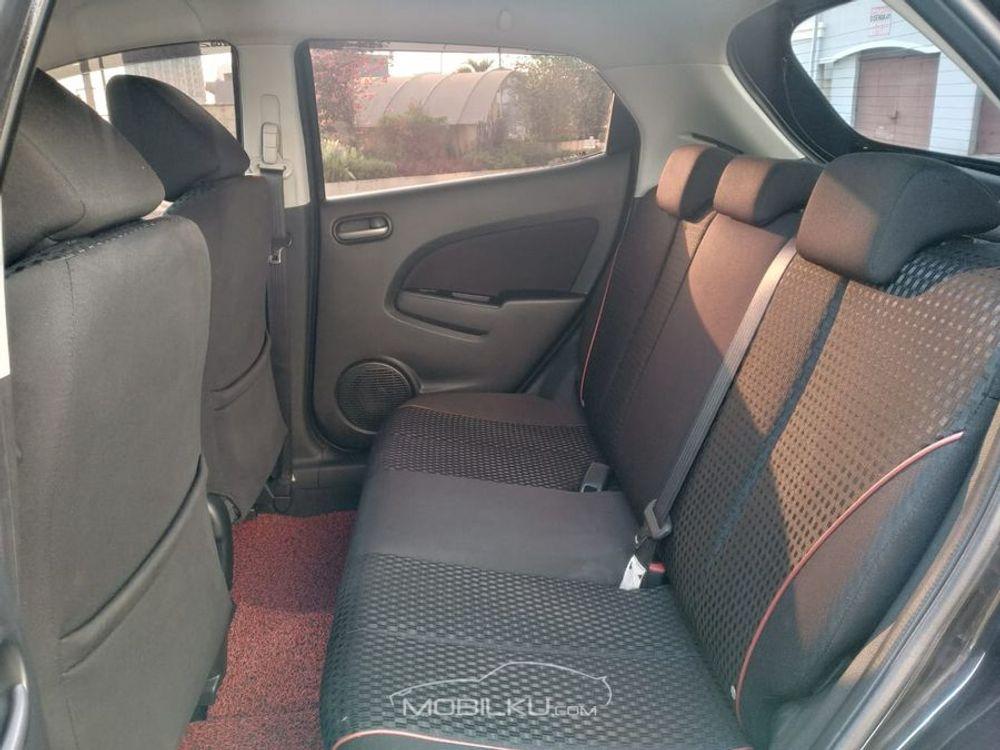Mobil Mazda 2 Hatchback 2013