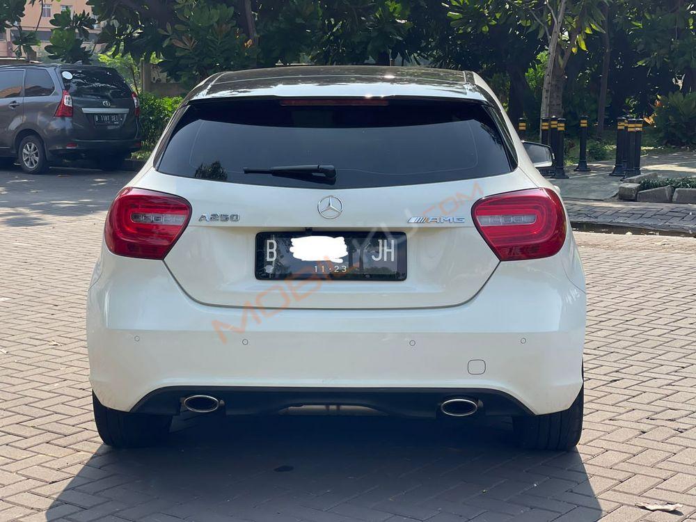 Mobil Mercedes-Benz A-Class 2013