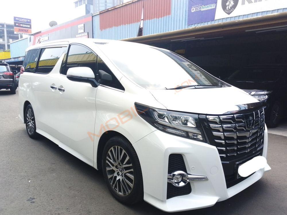 Mobil Toyota Alphard 2016