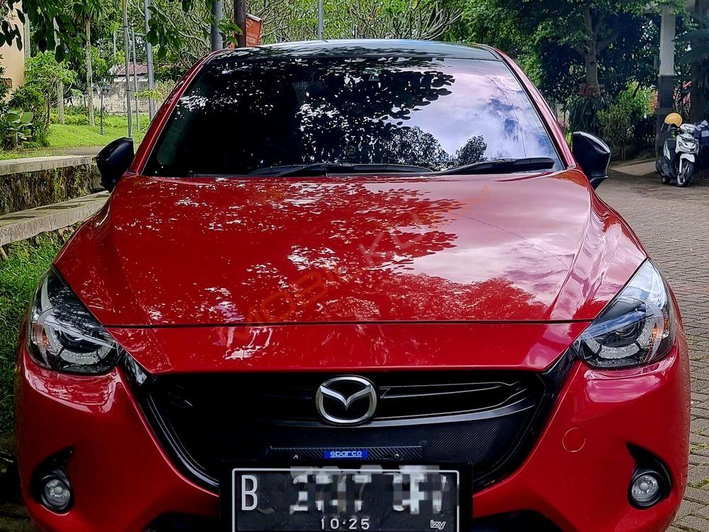 Mobil Mazda 2 Hatchback 2015