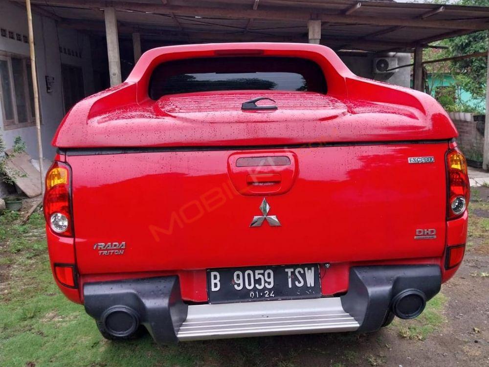 Mobil Mitsubishi Triton 2013