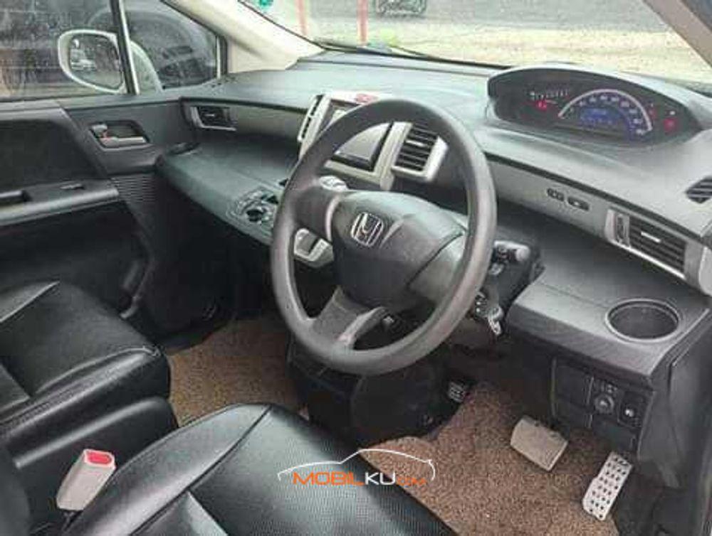 Mobil Honda Freed 2012