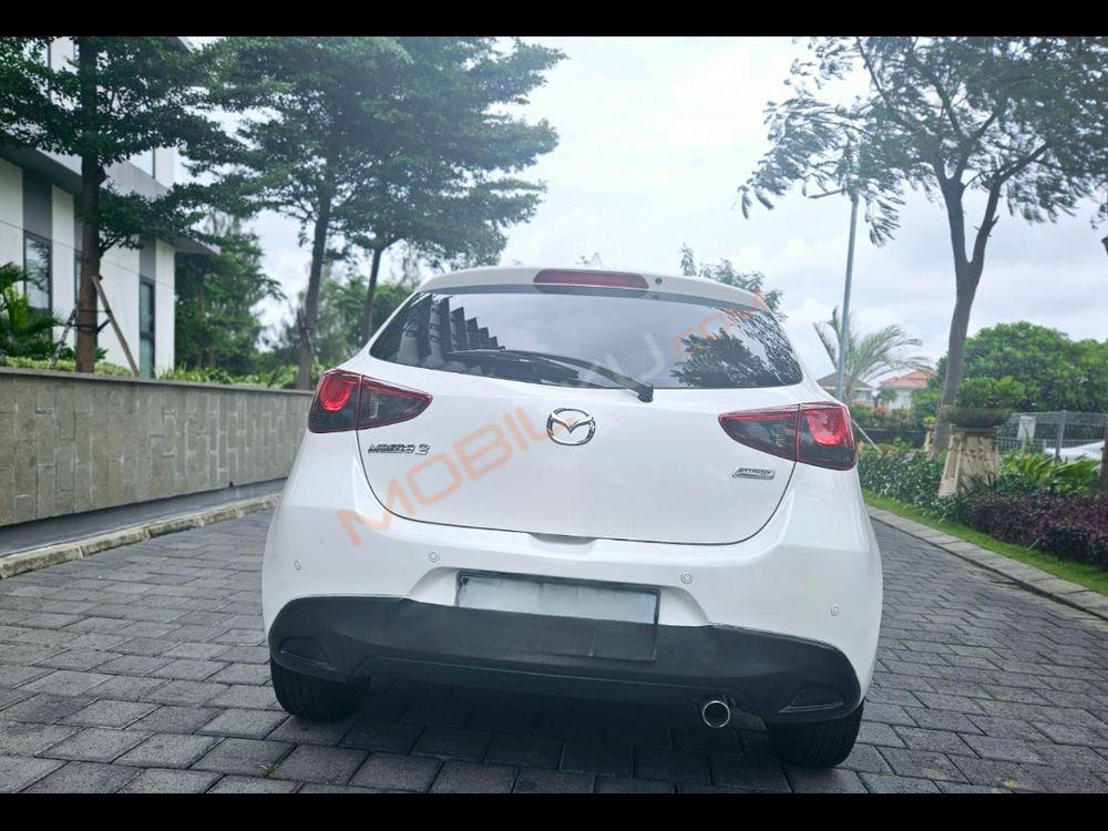 Mobil Mazda 2 Hatchback 2015