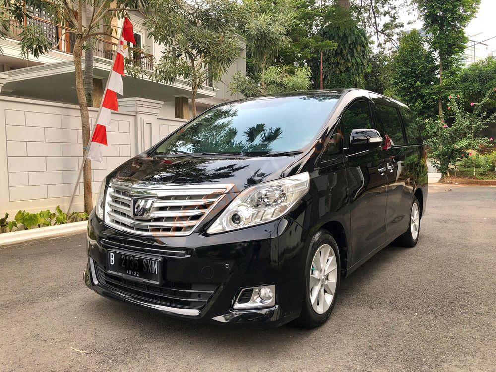 Mobil Toyota Alphard 2012
