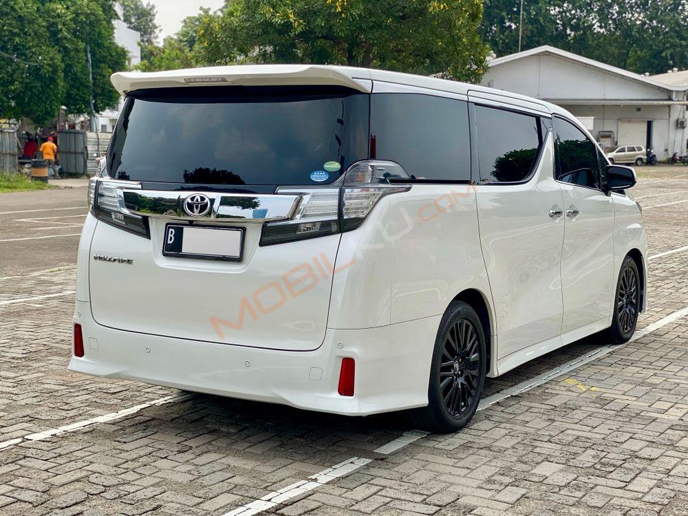 Mobil Toyota Vellfire 2015