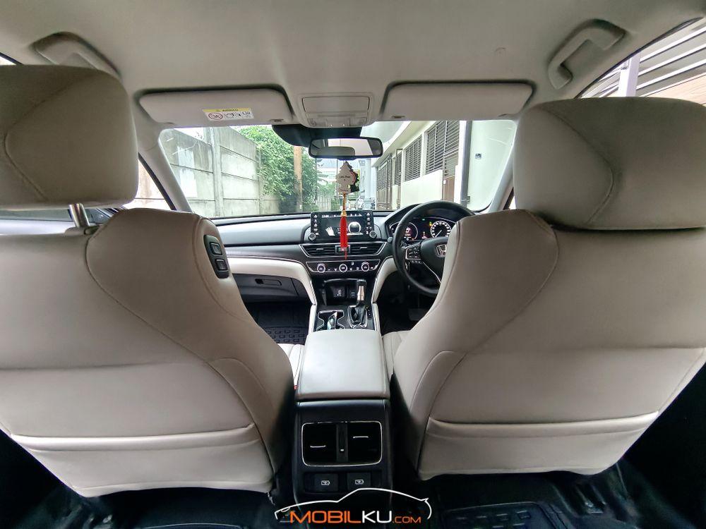 Mobil Honda Accord 2019