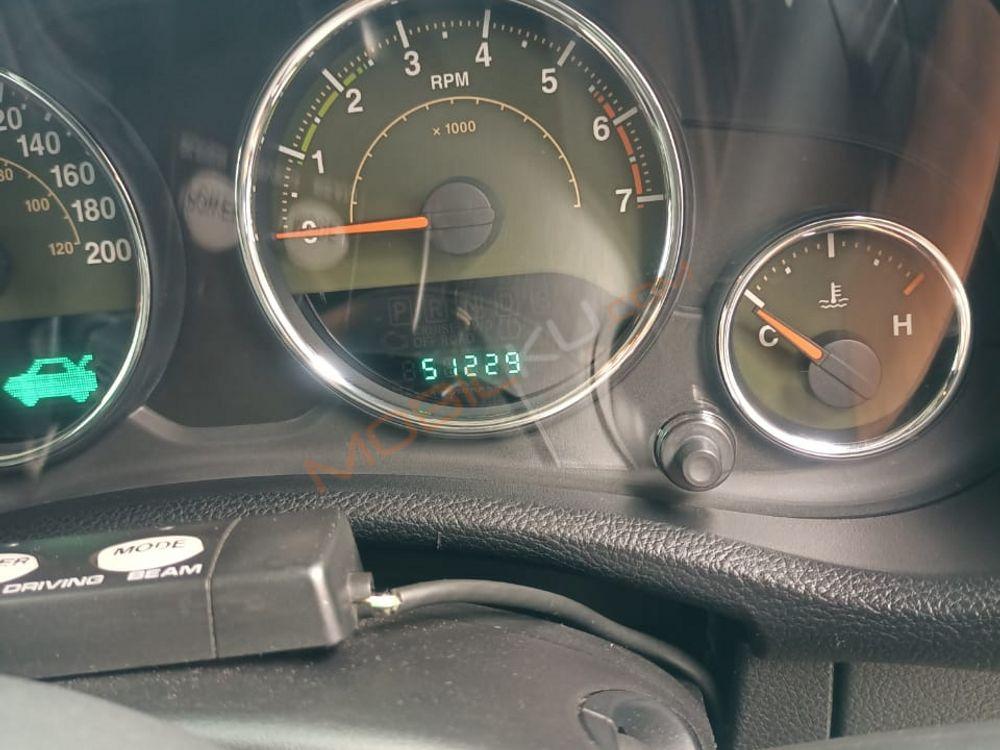 Mobil Jeep Wrangler 2011