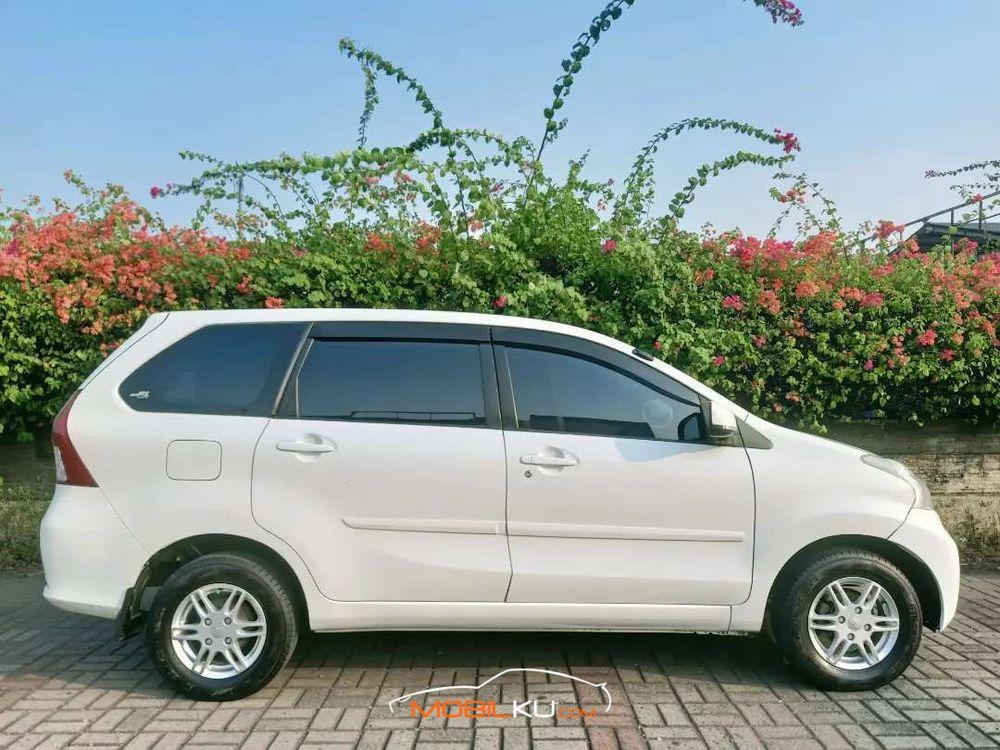 Mobil Daihatsu Xenia 2012