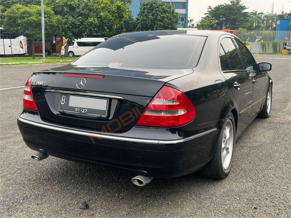 Mobil Mercedes-Benz E-Class 2006