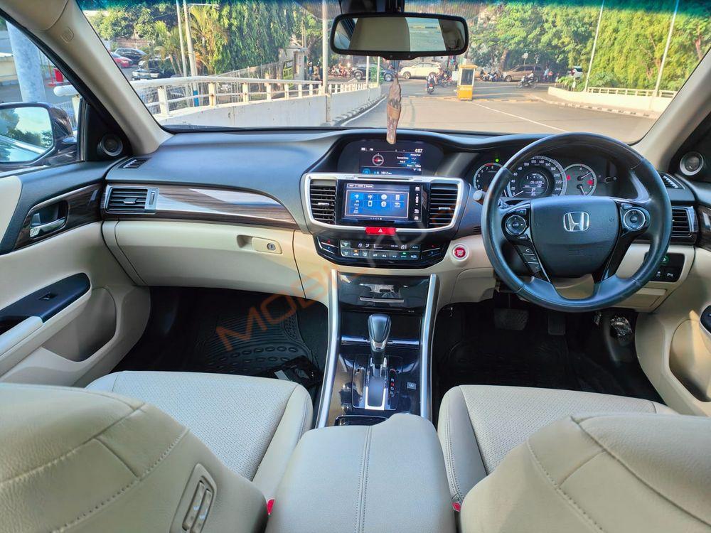 Mobil Honda Accord 2016