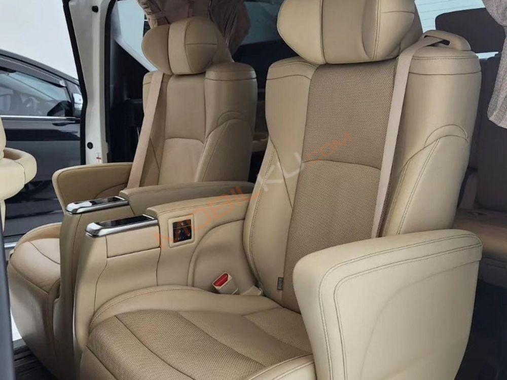 Mobil Toyota Alphard 2019