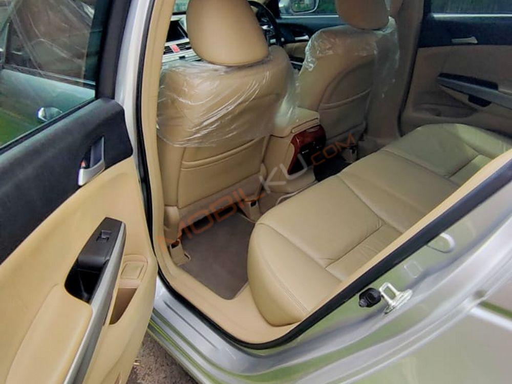Mobil Honda Accord 2012