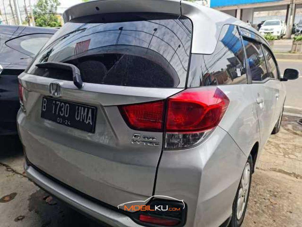 Mobil Honda Mobilio 2014