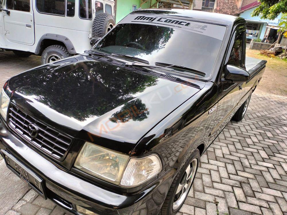 Mobil Toyota Kijang 2002