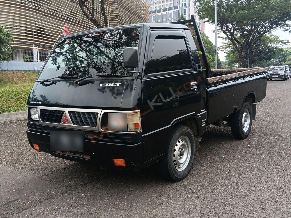 Mobil Mitsubishi L300 2022