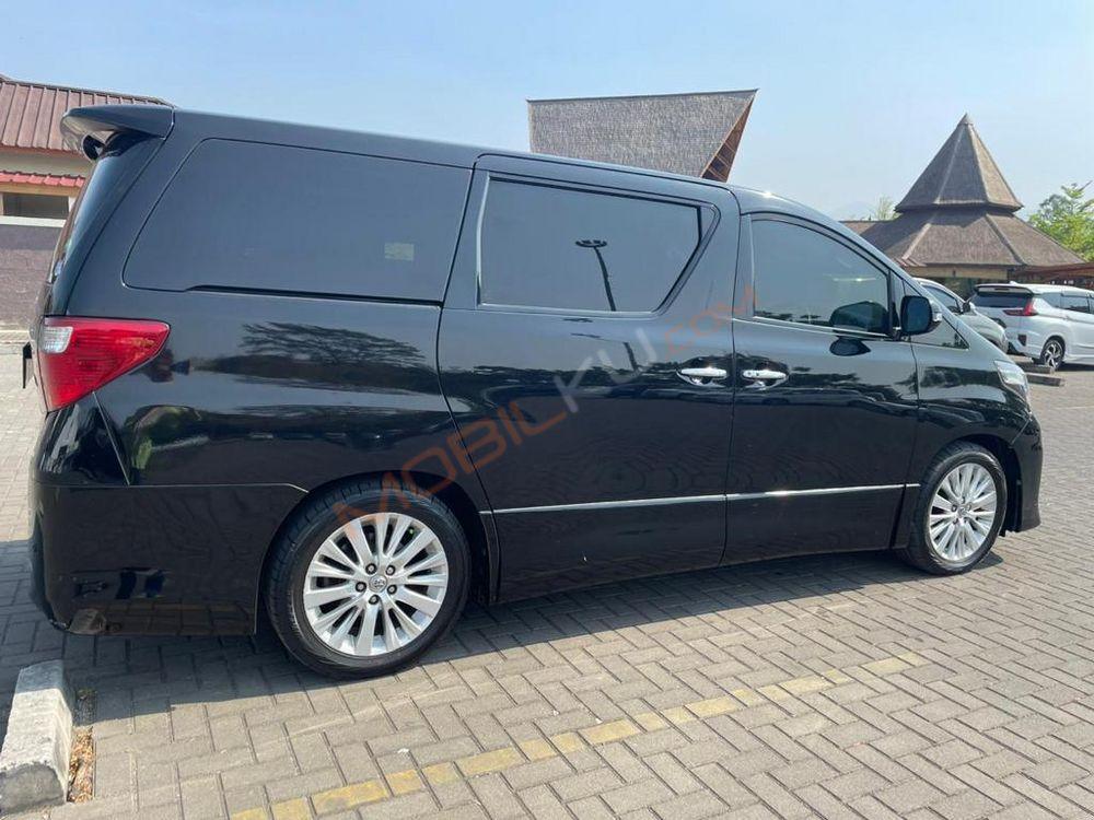 Mobil Toyota Alphard 2012